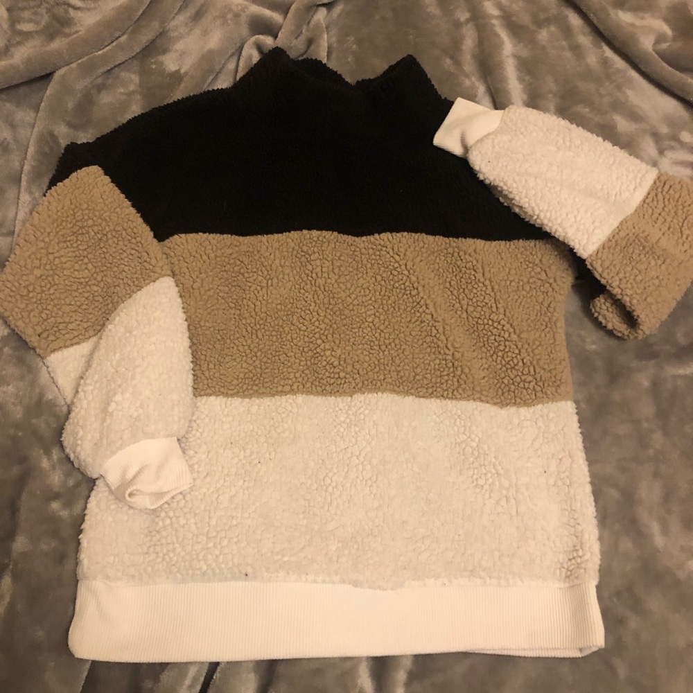Color block teddy crew neck